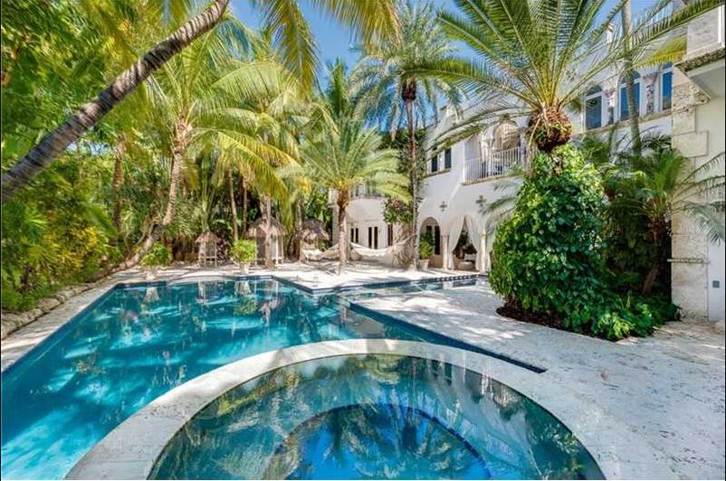 Real Estate Miami beach pool