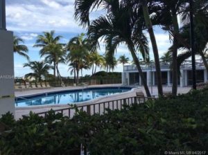 Apartments in Miami Beach Pool View